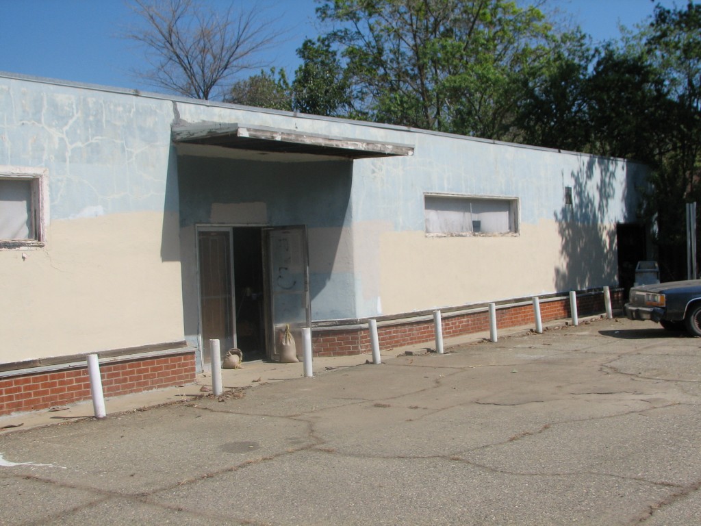 Store across from Linda Elementary. Metal pillars placed after my mother smashed into the store with our pickup truck.